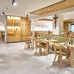 Maxlhaid Hotel 4*