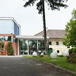 فندق Maxlhaid 4*
