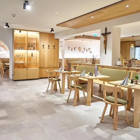 Maxlhaid Hotel 4*