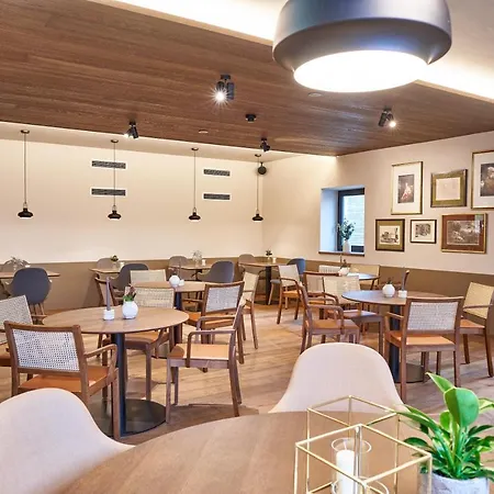 Maxlhaid Hotel 4*